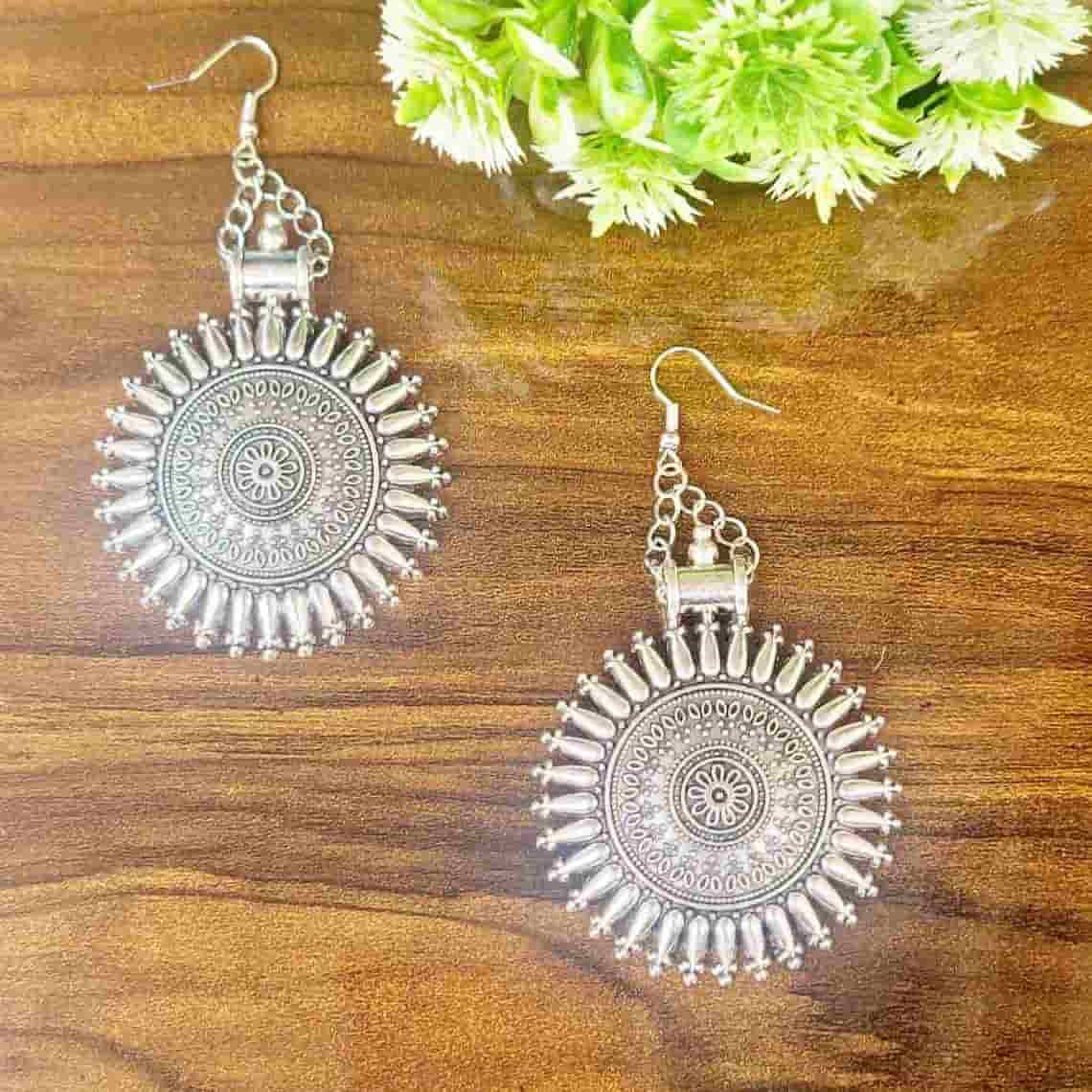 Silver Elegant Earring - Saajha Fashion
