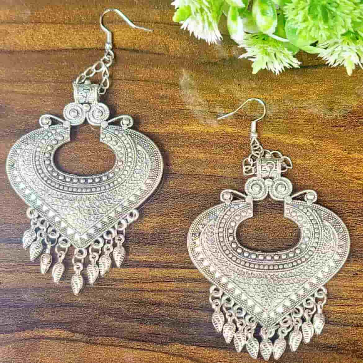 Silver Elegant Earring - Saajha Fashion